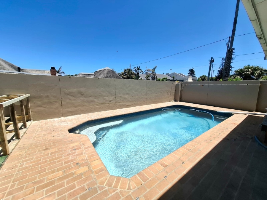 6 Bedroom Property for Sale in Gonubie Eastern Cape